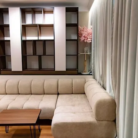 Luxury At Condor Center ティラナ