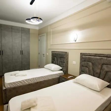 Luxury At Condor Center דירה טיראנה