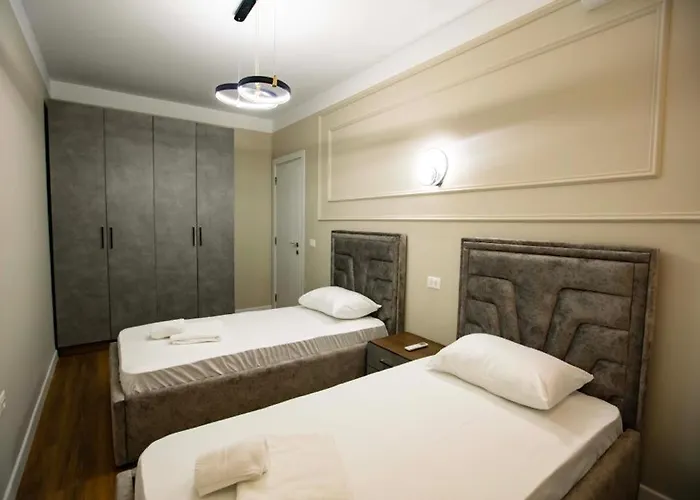 Luxury At Condor Center アパート ティラナ