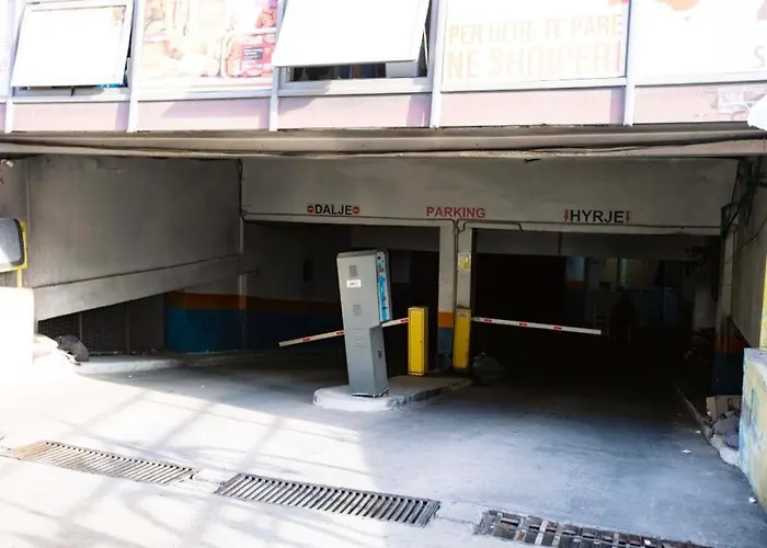 Luxury At Condor Center アパート ティラナ