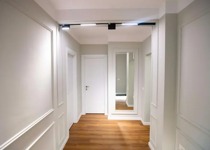 Luxury At Condor Center ティラナ