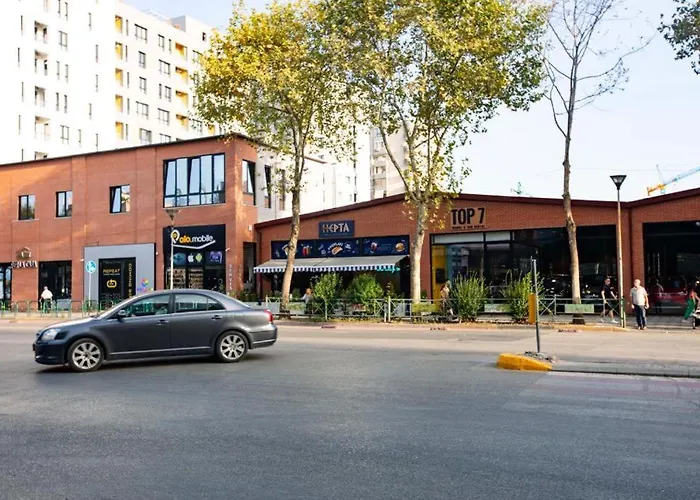 Luxury At Condor Center ティラナ